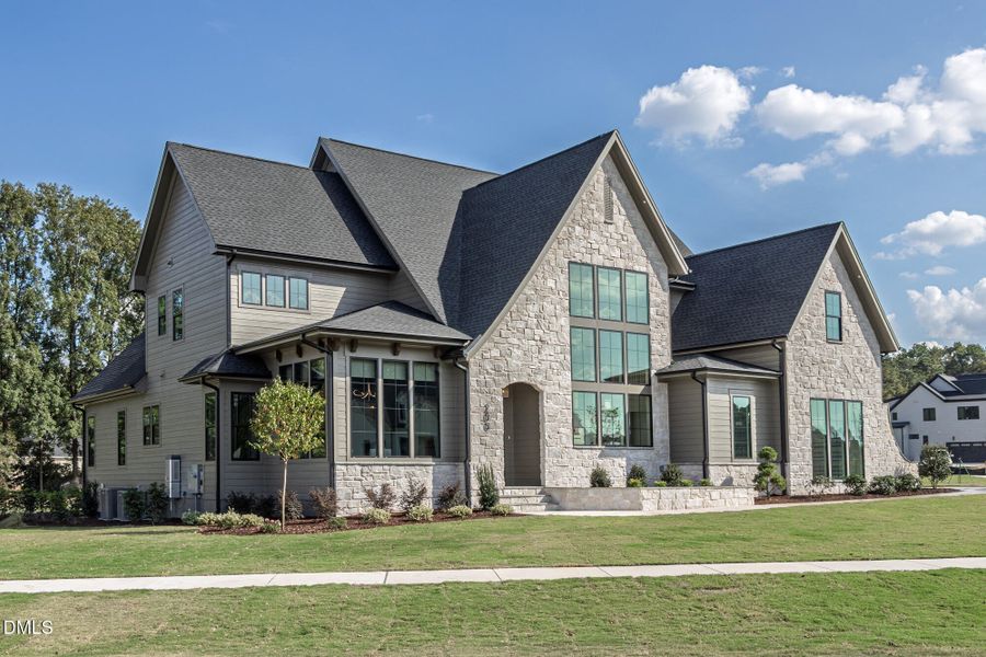 200_MEADOW_WALK_DR_EXTERIOR_03 200_MEADOW_WALK_DR_EXTERIOR_03