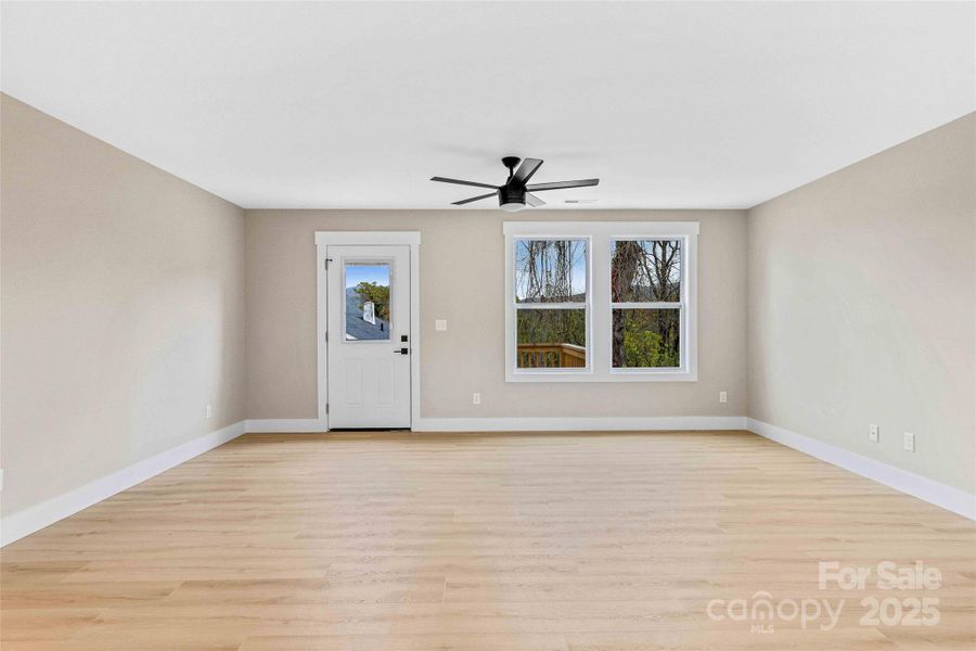 Spacious, unfurnished interior of a new home in , Marion (Image 46).