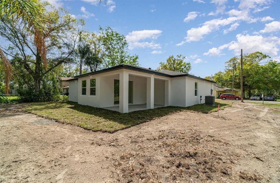 Exterior details and patio area of a home in , St. Cloud (Image 15).