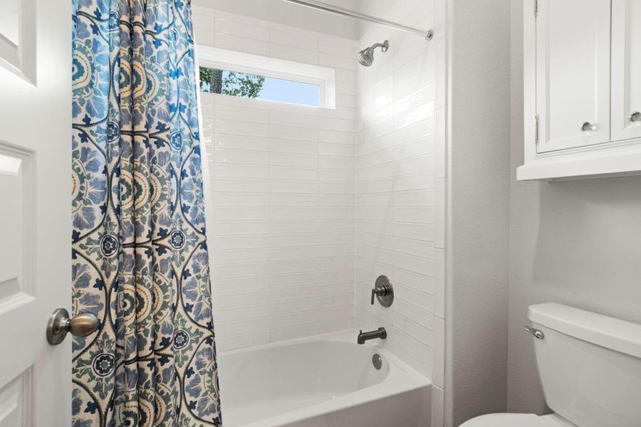 Shower/tub combo with additional storage Shower/tub combo with additional storage