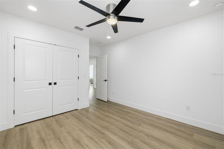Spacious, unfurnished interior of a new home in , Tampa (Image 31).