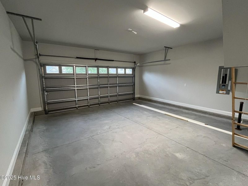 Spacious, unfurnished interior of a new home in Palmetto Creek, Bolivia (Image 21).