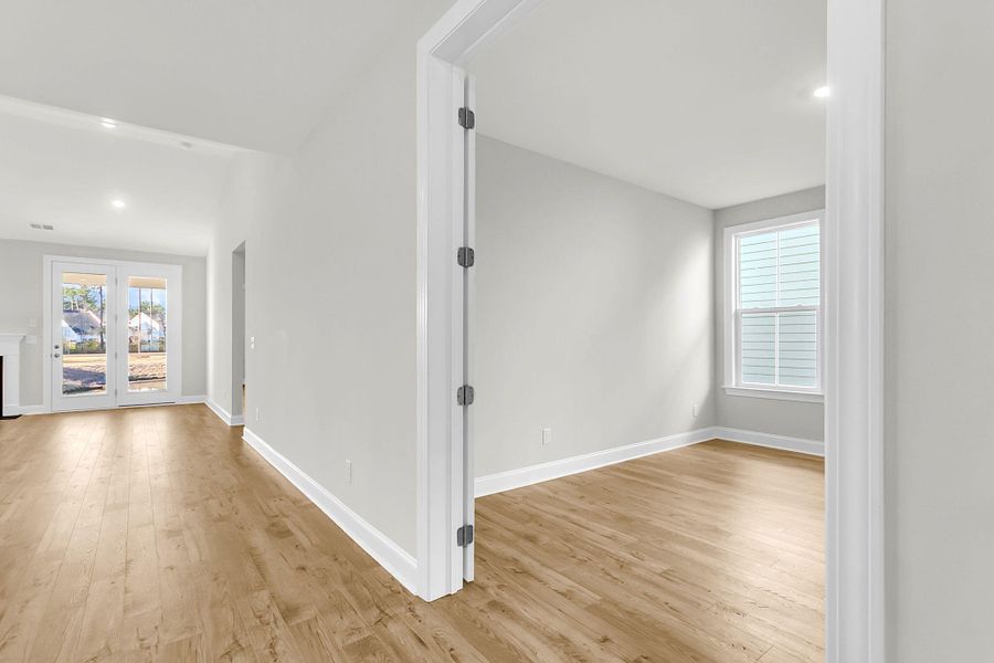 Spacious, unfurnished interior of a new home in Tidewater at Lakes of Cane Bay, Summerville (Image 27).