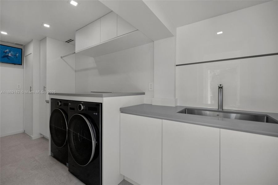 Furnished interior view inside a new home in , Coral Gables (Image 43).