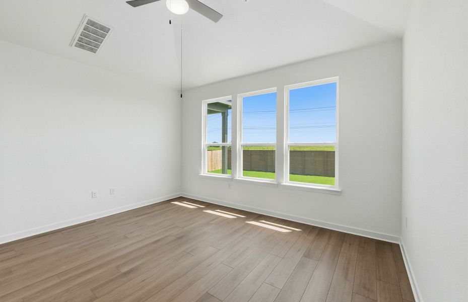 Spacious, unfurnished interior of a new home in Kuempel Farms, Pflugerville (Image 31).