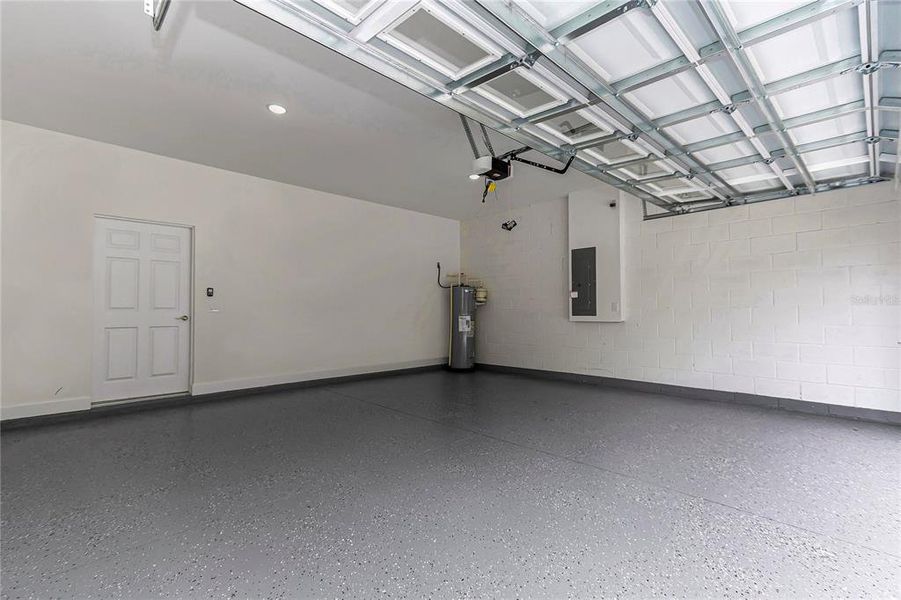 Spacious, unfurnished interior of a new home in , Citrus Springs (Image 17).