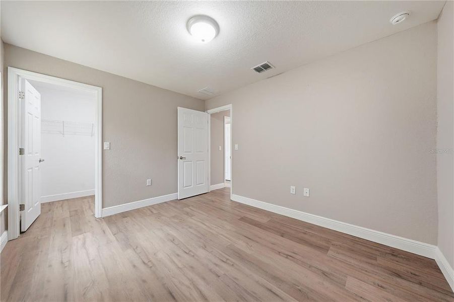 Spacious, unfurnished interior of a new home in , Citrus Springs (Image 38).