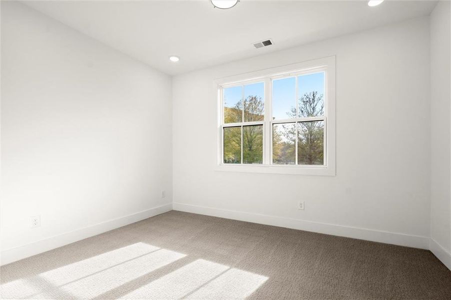 Spacious, unfurnished interior of a new home in , Alpharetta (Image 28).