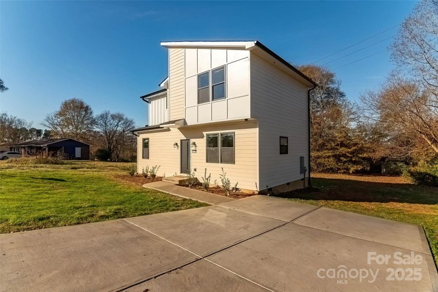 Exterior details and patio area of a home in , Shelby (Image 26).