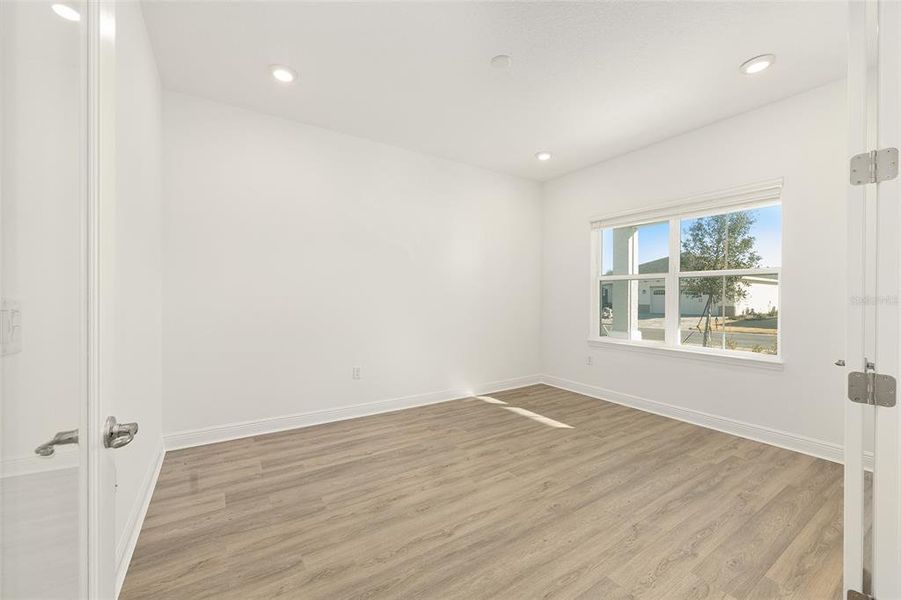 Spacious, unfurnished interior of a new home in , Ocala (Image 28).