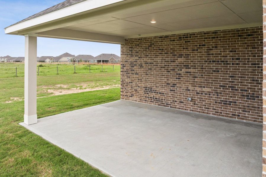 Large covered patio! Large covered patio!