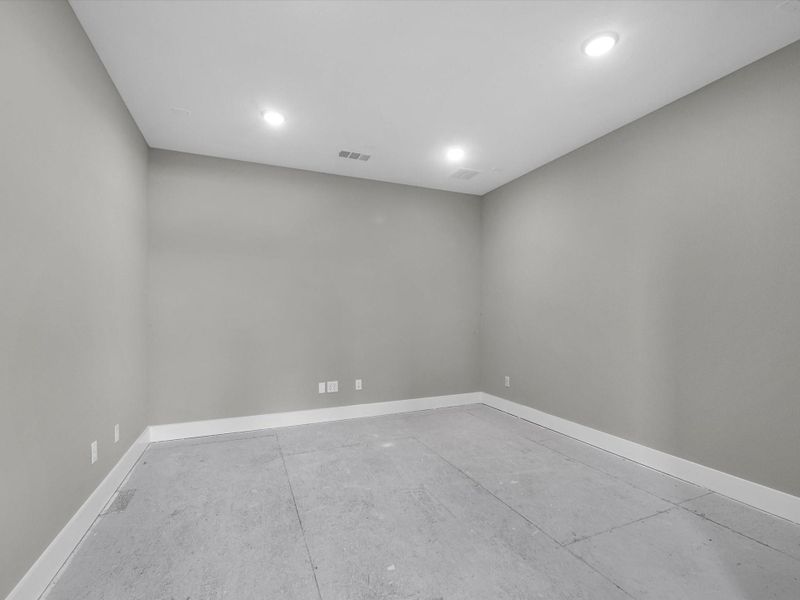 Spacious, unfurnished interior of a new home in Sienna 60’, Missouri City (Image 17).