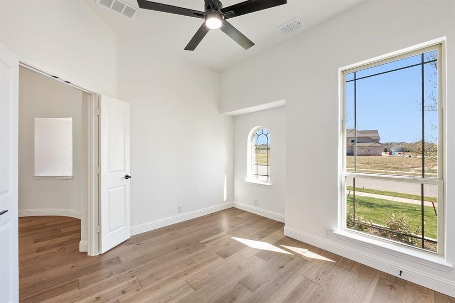 Spacious, unfurnished interior of a new home in Abe's Landing, Granbury (Image 31).