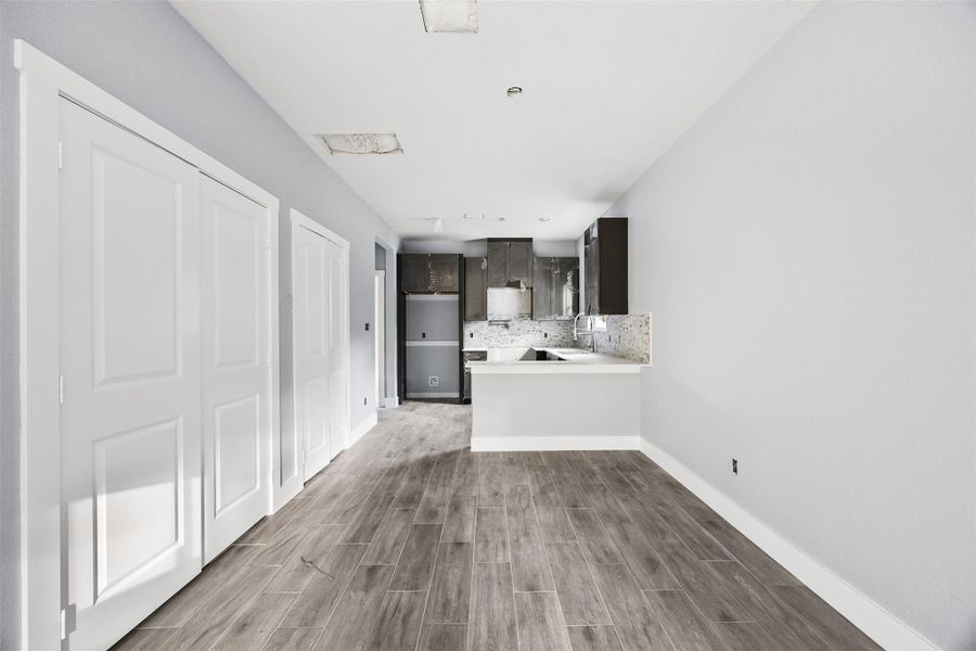 Spacious, unfurnished interior of a new home in , Willis (Image 27).