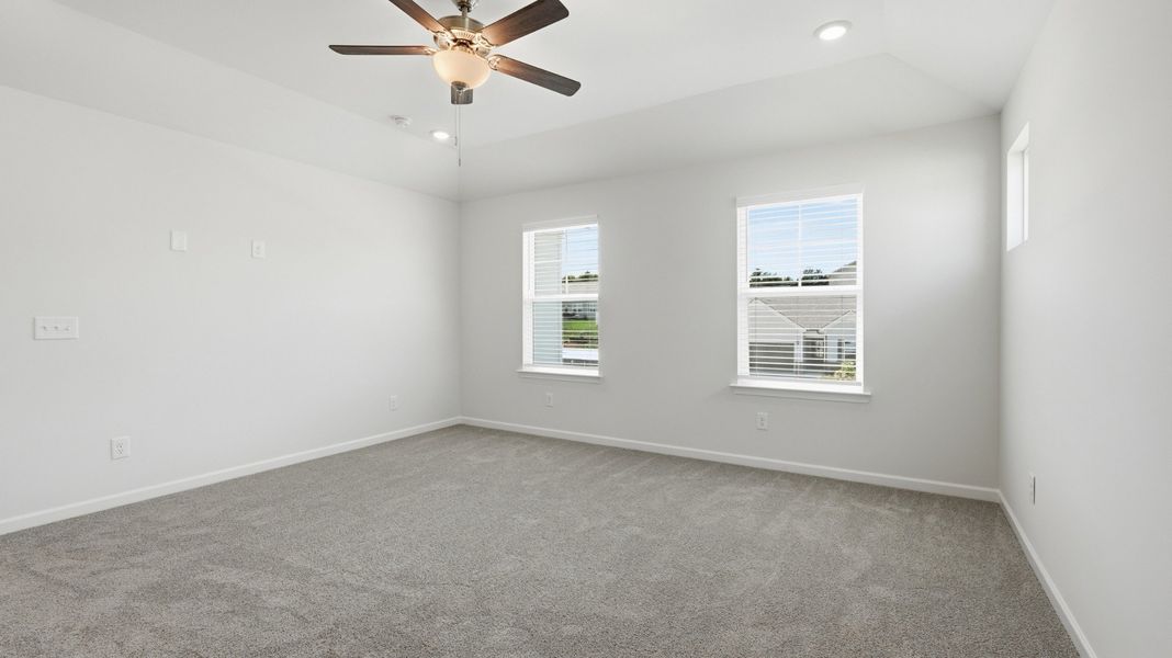 Spacious, unfurnished interior of a new home in Wheatfield, Shelbyville (Image 27).