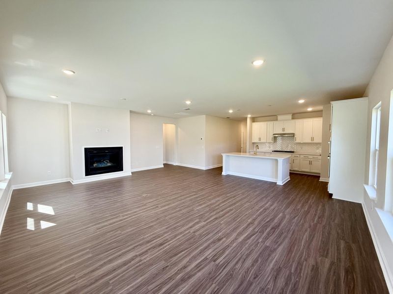Spacious, unfurnished interior of a new home in , Summerville (Image 25).