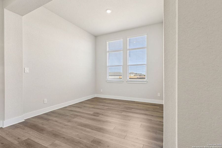 Spacious, unfurnished interior of a new home in Carmel Ranch, Schertz (Image 31).