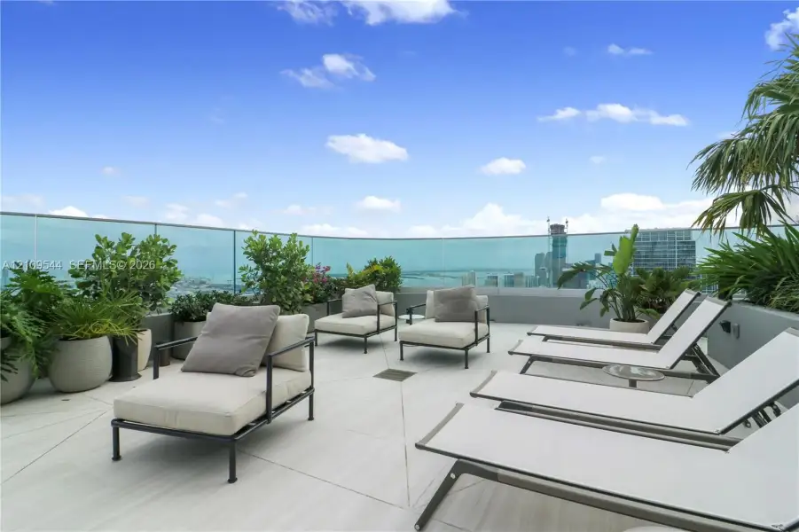 Floor 56th Pool Area