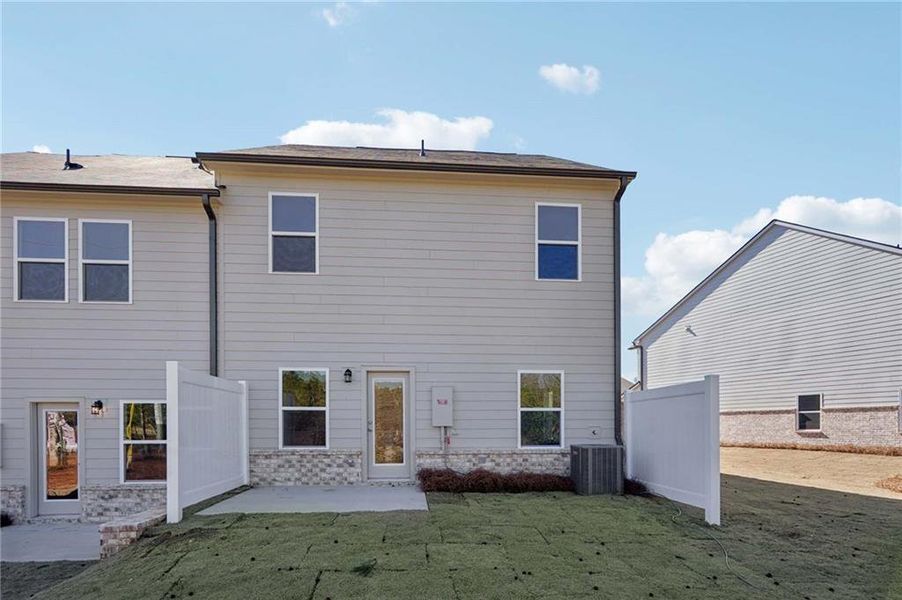 Exterior details and patio area of a home in Leydenview, Mableton (Image 3).