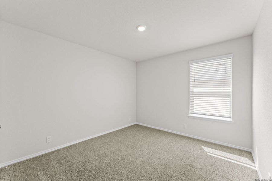 Spacious, unfurnished interior of a new home in Hunters Ranch, San Antonio (Image 23).