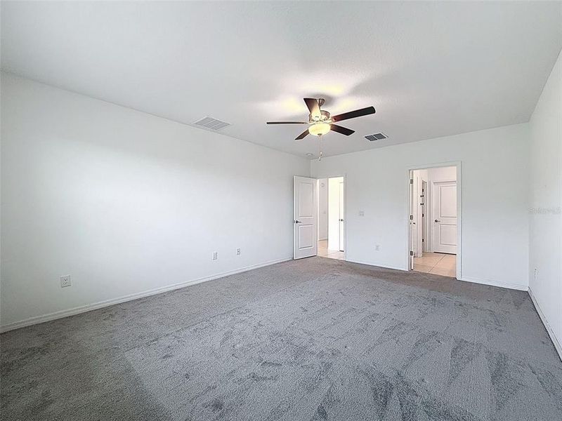 Spacious, unfurnished interior of a new home in , Lakeland (Image 28).