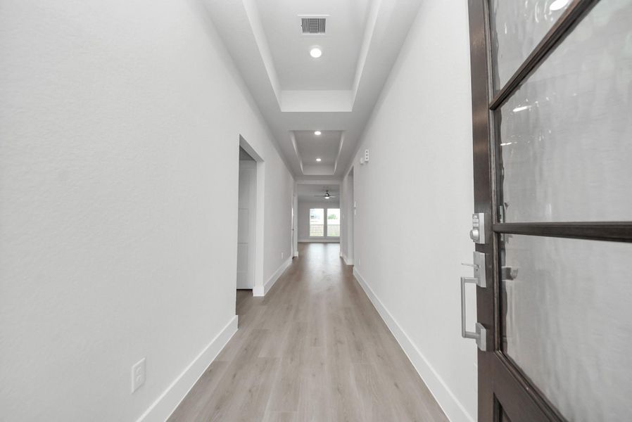 Spacious, unfurnished interior of a new home in Sunrise Cove: Landmark Collection, Texas City (Image 34).