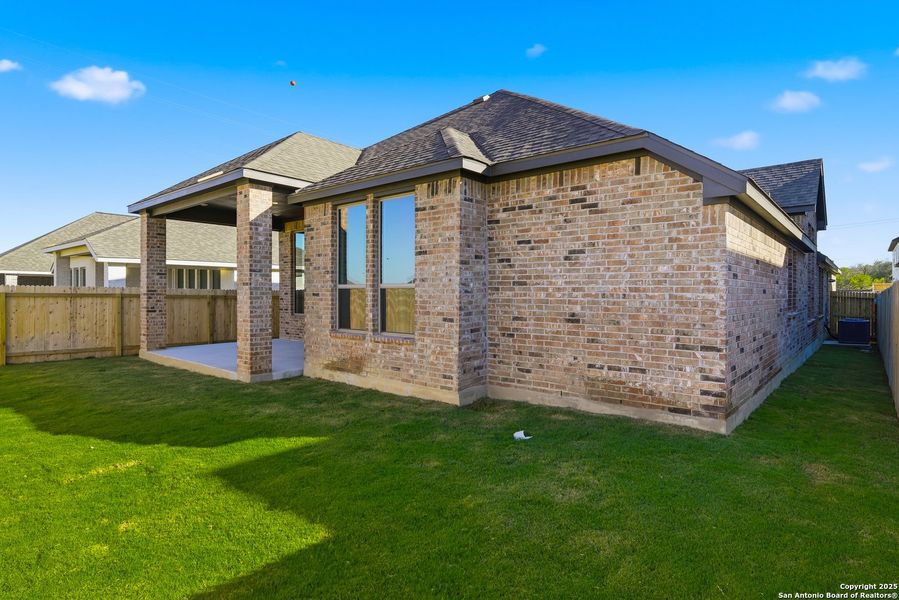 Exterior details and patio area of a home in Haby Hill 50s, San Antonio (Image 3). Exterior details and patio area of a home in Haby Hill 50s, San Antonio (Image 3).
