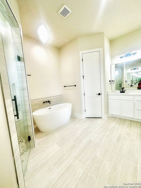 Furnished interior view inside a new home in , La Vernia (Image 14). Furnished interior view inside a new home in , La Vernia (Image 14).