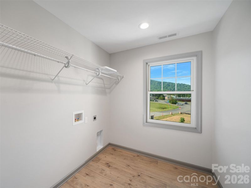 Spacious, unfurnished interior of a new home in , Burnsville (Image 30).