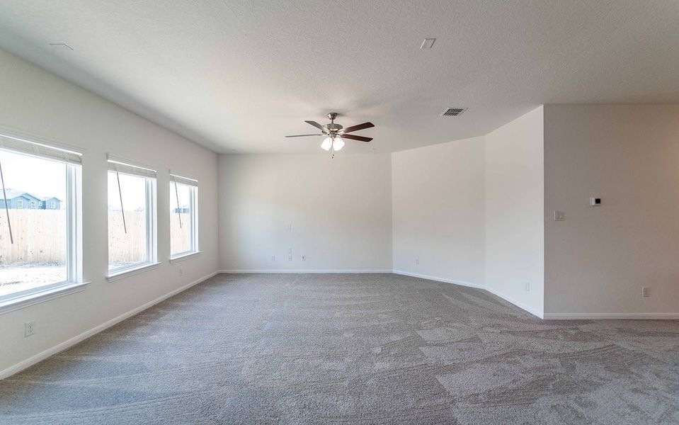 Spacious, unfurnished interior of a new home in Hannah Heights, Seguin (Image 9).
