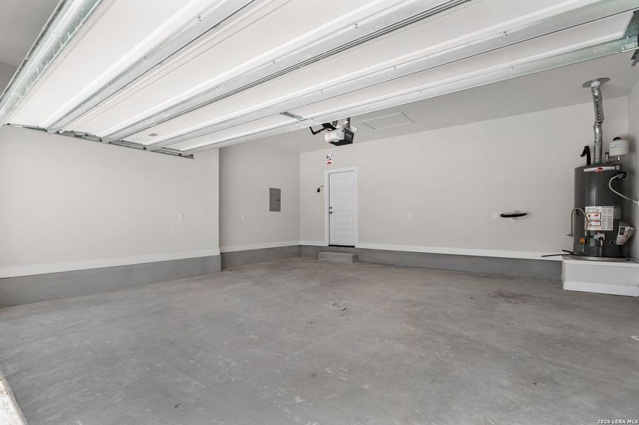 Spacious, unfurnished interior of a new home in Ventana, Bulverde (Image 22). Spacious, unfurnished interior of a new home in Ventana, Bulverde (Image 22).