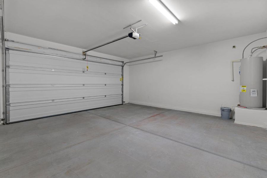Spacious, unfurnished interior of a new home in Mystic Vista Enclaves, Buckeye (Image 12).