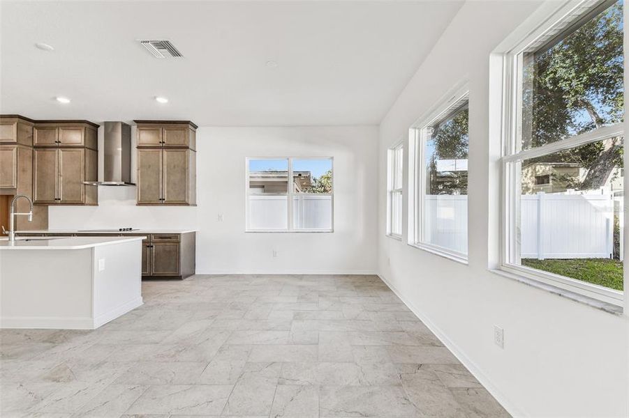 Image 63 of a home in City of Tampa.