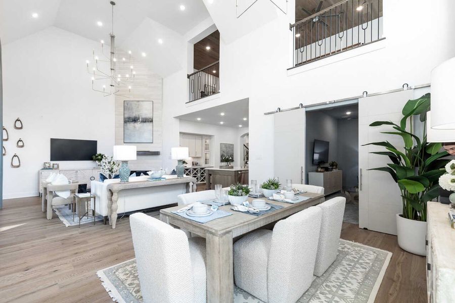 Dining Room/Family Room Dining Room/Family Room