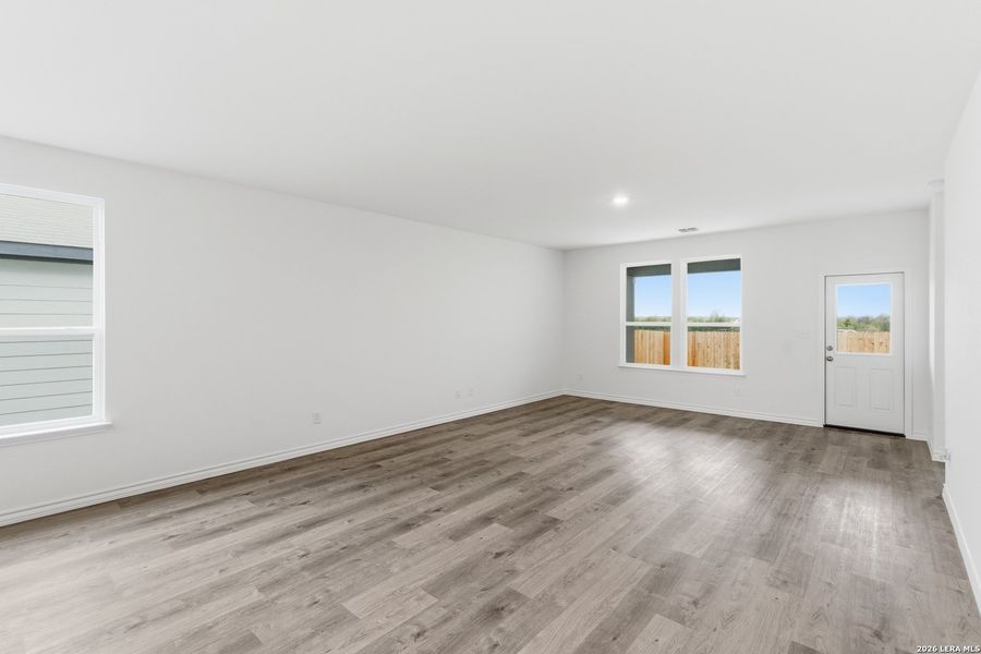 Spacious, unfurnished interior of a new home in The Overlook at Creekside, New Braunfels (Image 28).