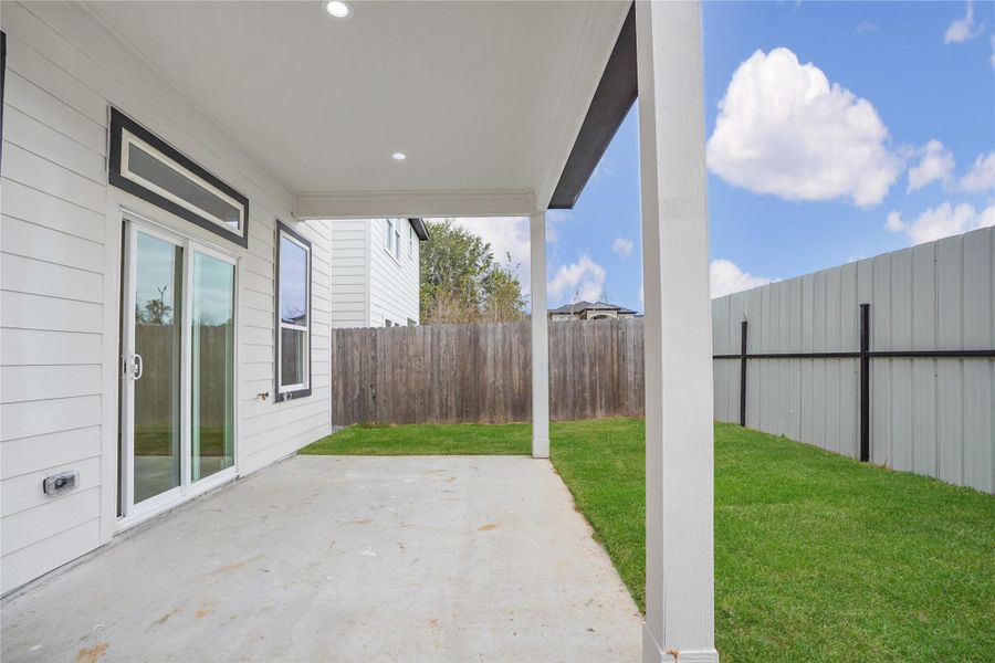 Exterior details and patio area of a home in , Houston (Image 19).