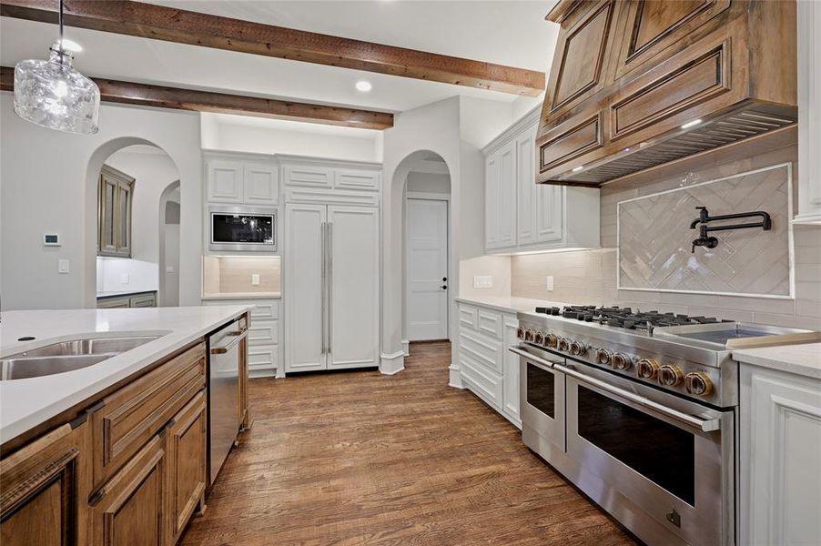 Furnished interior view inside a new home in , Sherman (Image 7).