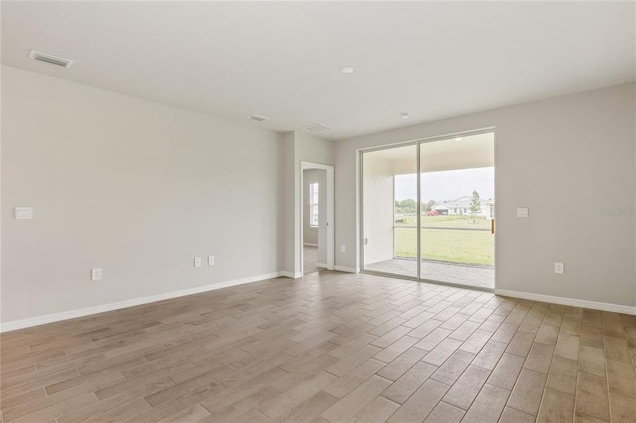 Spacious, unfurnished interior of a new home in Heritage Lake Park, Punta Gorda (Image 17). Spacious, unfurnished interior of a new home in Heritage Lake Park, Punta Gorda (Image 17).