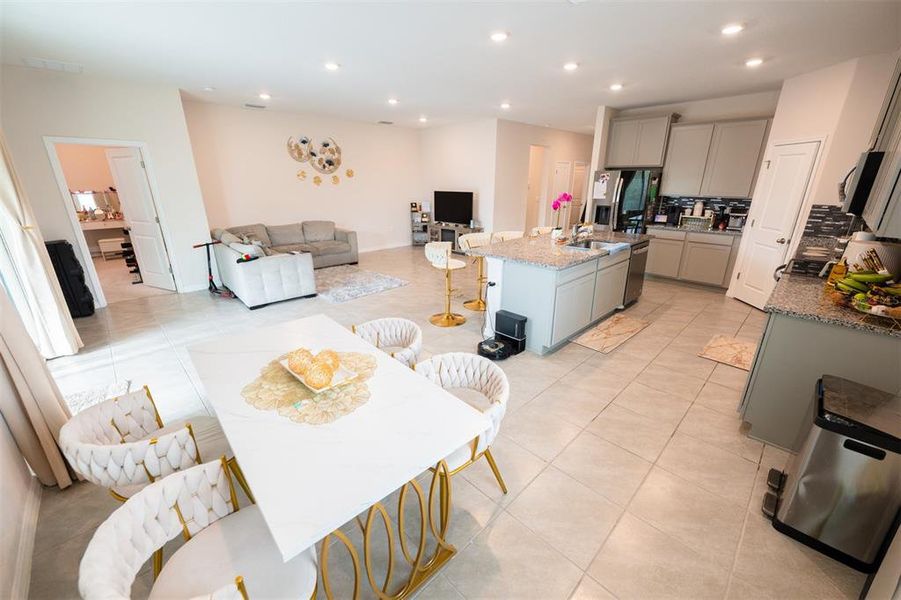 Furnished interior view inside a new home in North Park Isle, Plant City (Image 38).