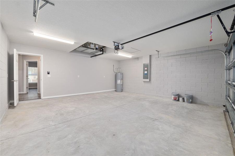 Spacious, unfurnished interior of a new home in , Dunnellon (Image 28). Spacious, unfurnished interior of a new home in , Dunnellon (Image 28).
