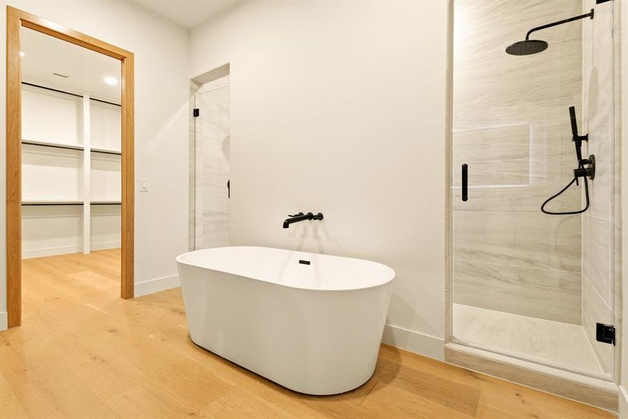 Furnished interior view inside a new home in , Dallas (Image 12).