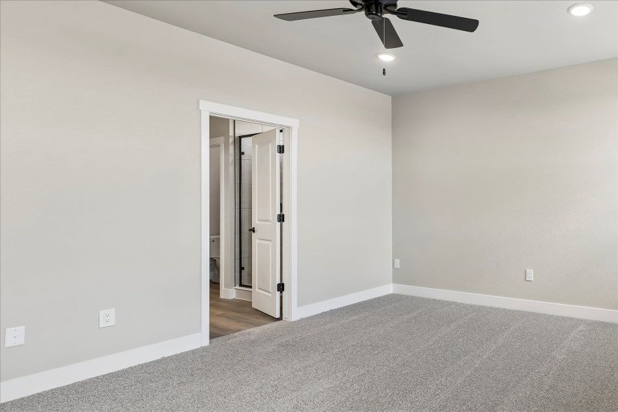 Spacious, unfurnished interior of a new home in Trails at Aspen Ridge-3, Colorado Springs (Image 24).