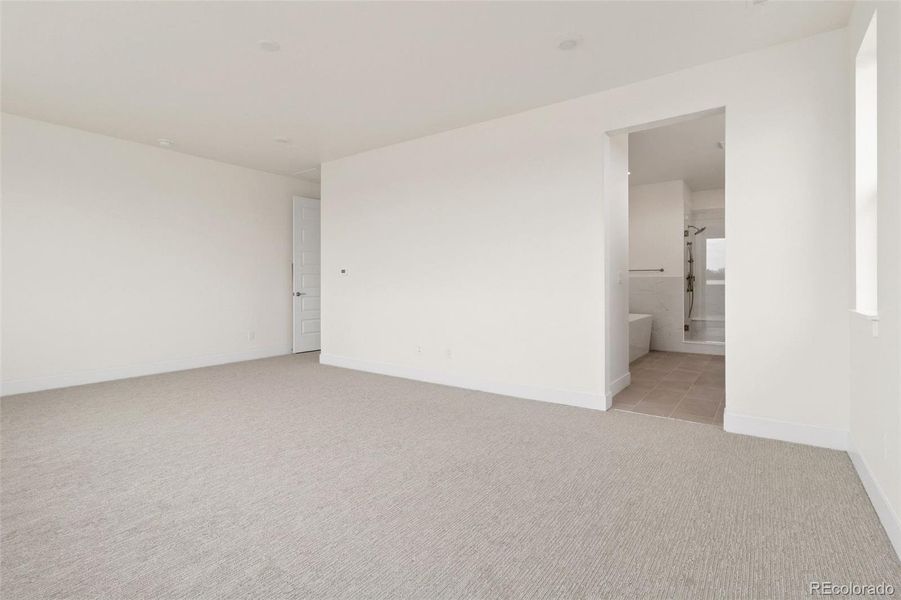 Spacious, unfurnished interior of a new home in Kitchel Lake at Serratoga Falls, Timnath (Image 13).