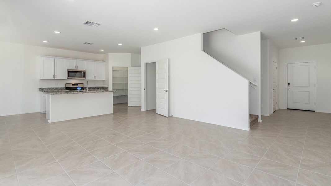 Spacious, unfurnished interior of a new home in Coronet at Gladden Farms, Marana (Image 10).