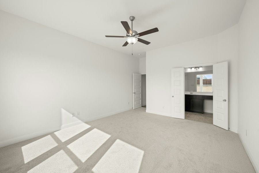 Spacious, unfurnished interior of a new home in Stone Eagle, Azle (Image 26).