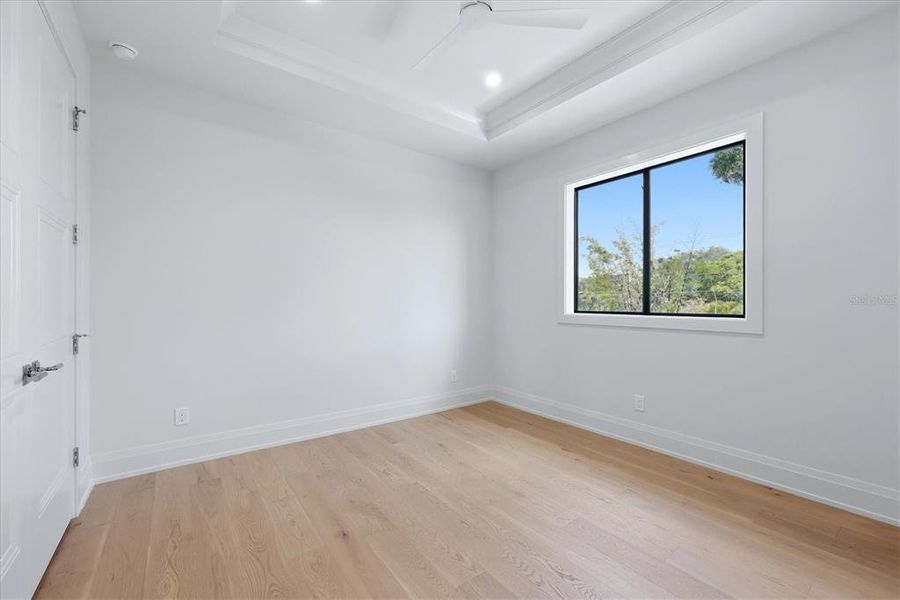 Spacious, unfurnished interior of a new home in , Sarasota (Image 22).