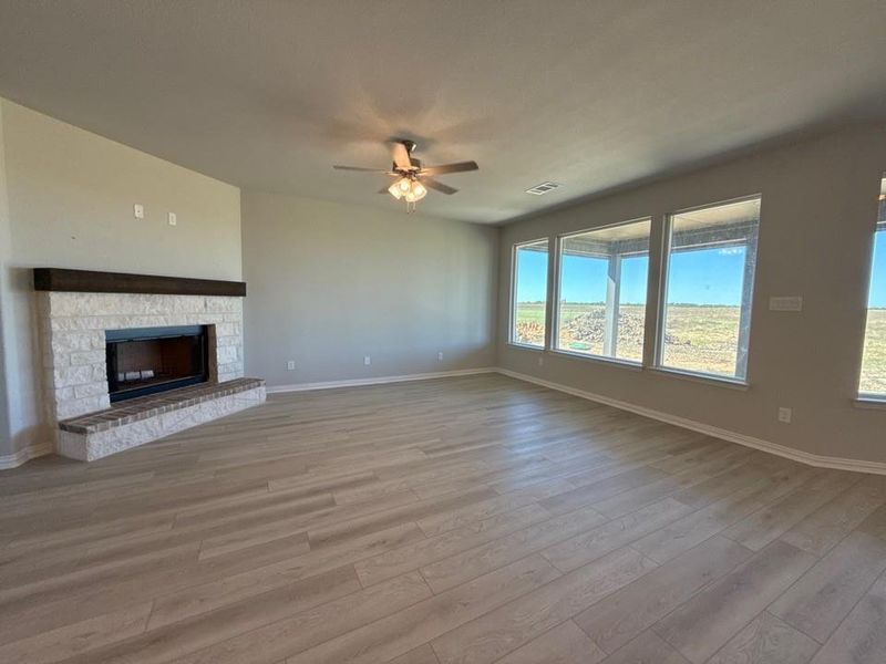 Spacious, unfurnished interior of a new home in Clear Sky Addition, Valley View (Image 6). Spacious, unfurnished interior of a new home in Clear Sky Addition, Valley View (Image 6).