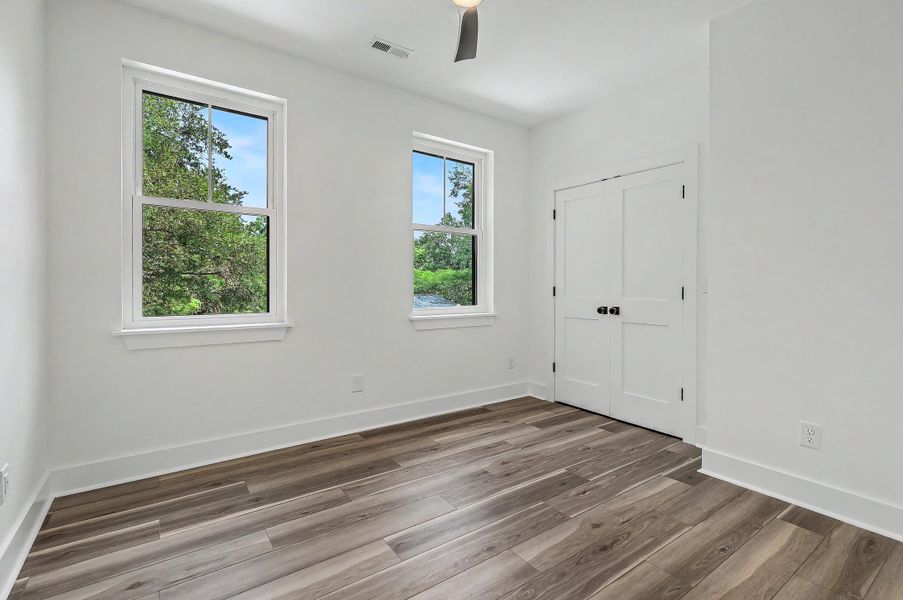 Spacious, unfurnished interior of a new home in , Charleston (Image 34).