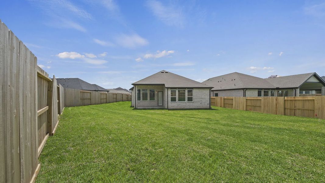 Exterior details and patio area of a home in Sienna 45', Missouri City (Image 4).
