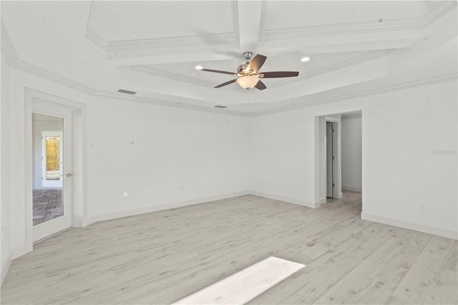 Spacious, unfurnished interior of a new home in , Port Charlotte (Image 17).